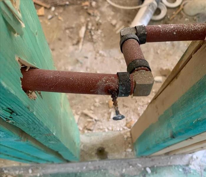 A screw in a pipe causes problems.